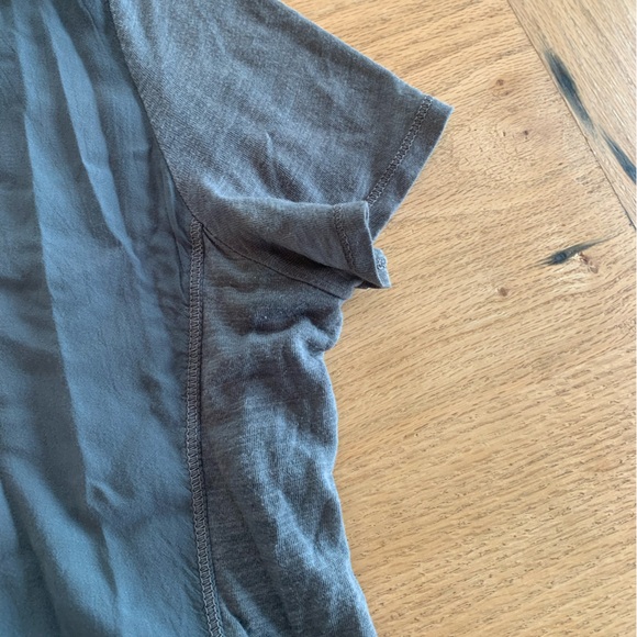 XCVI Contrast Vneck Short Sleeve Tee Shirt Tunic Gray  Women’s Medium Preloved - Picture 7 of 11